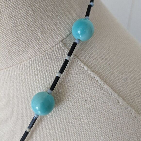 Vintage Turquoise and Blue Beaded Necklace - Something Old and Something Blue! - Picture 5 of 7